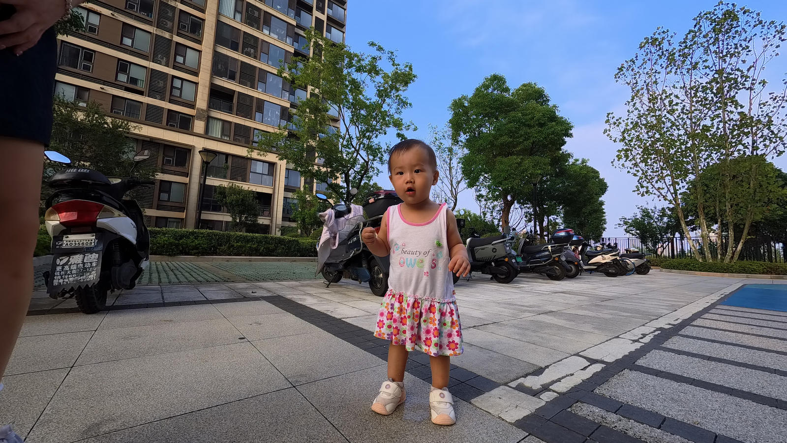 陪小朋友去散步